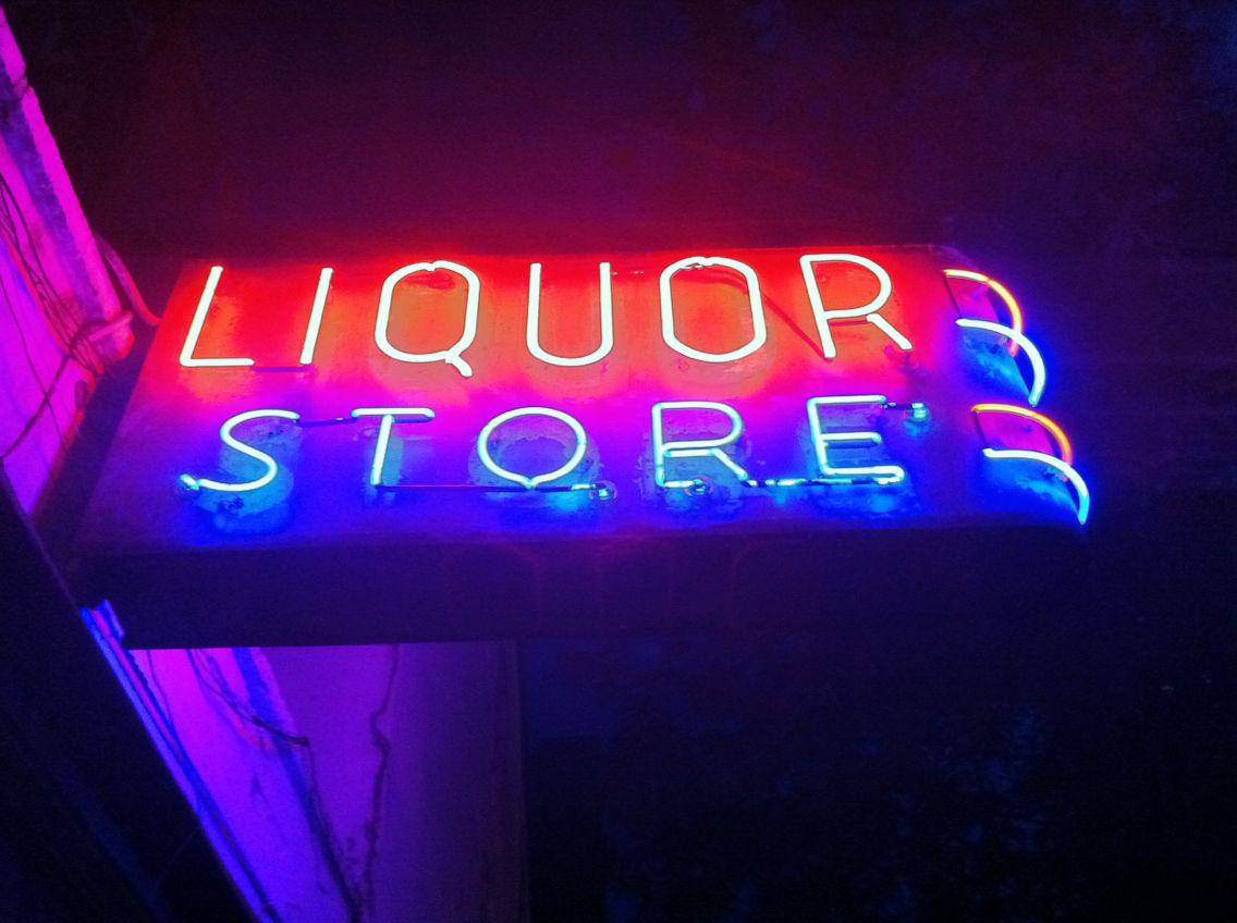 Liquor-store-owner-black-punched-by-cops-1