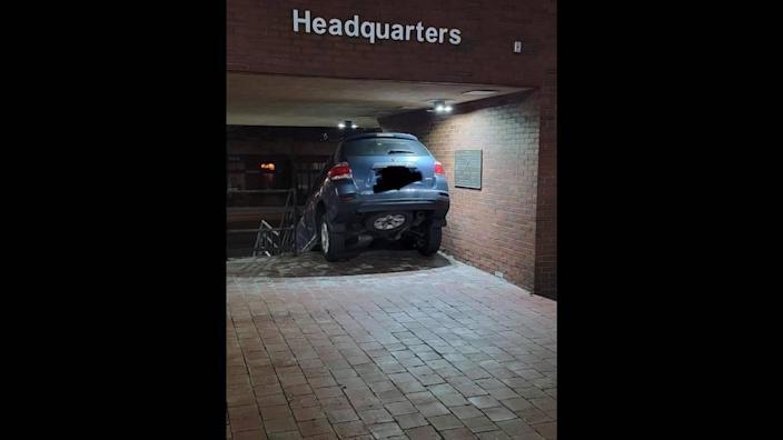 car-found-stuck-on-staircase-in-portland